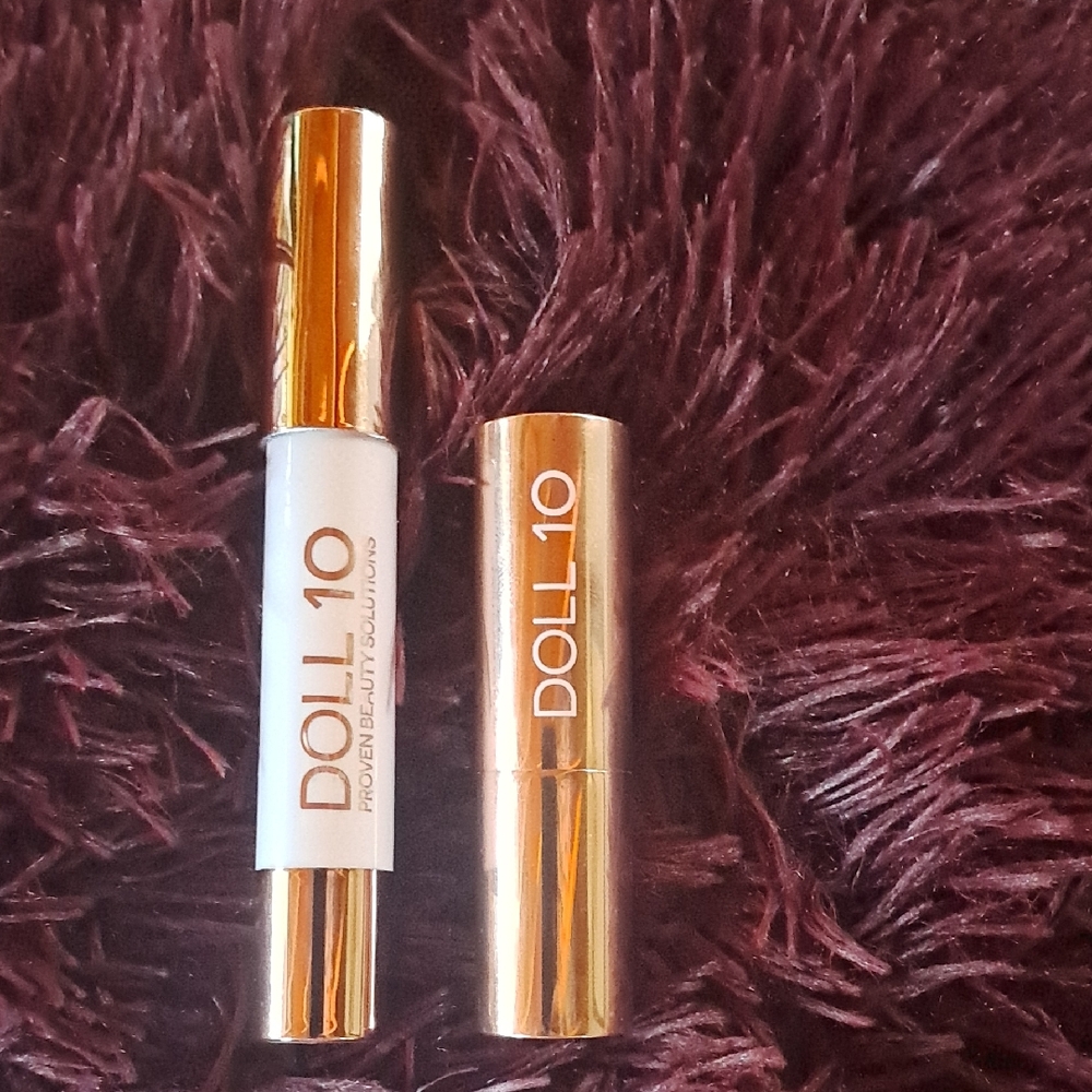 Dollcake Gold and White Lipstick Duo